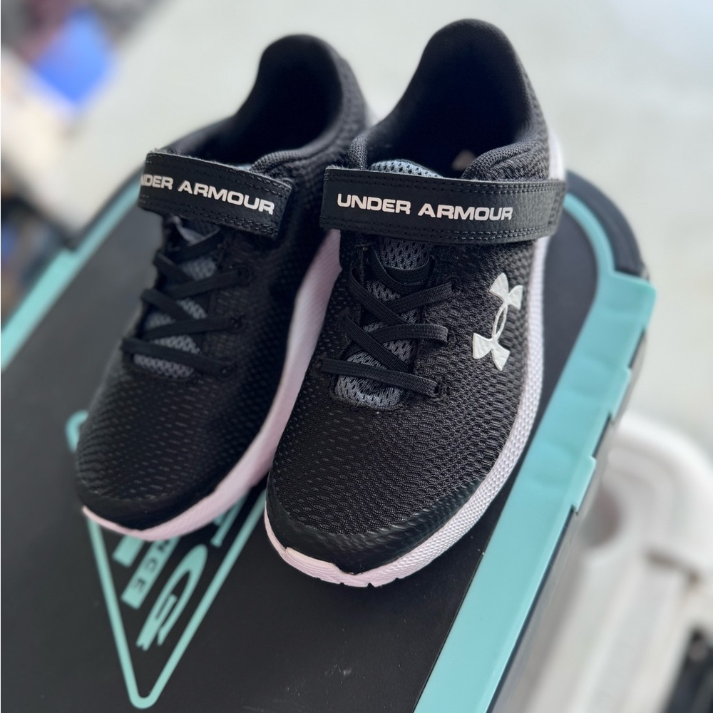 Boys Under Armour Tennis Shoes